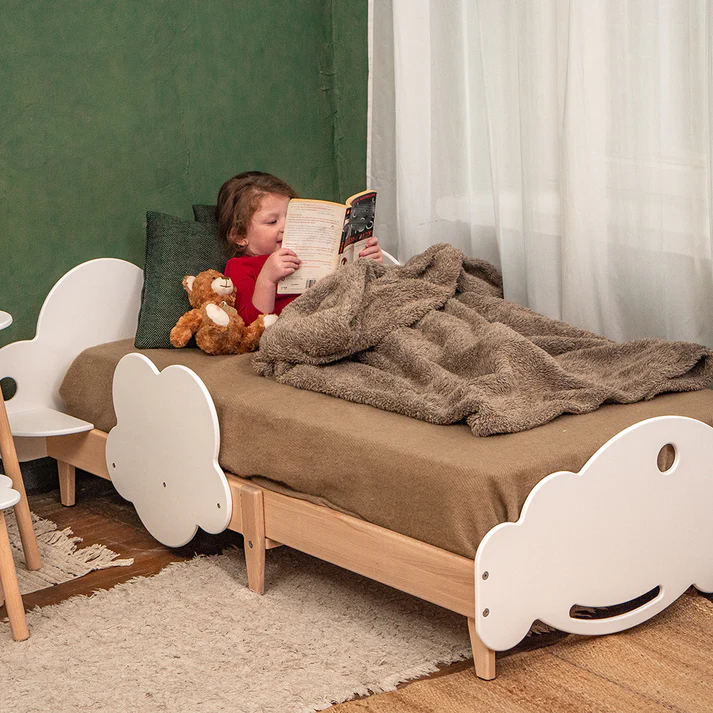 Signs Your Toddler is Not Ready for a Bed